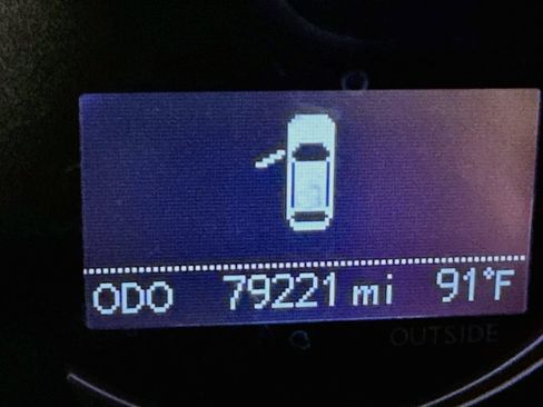 Used 2013 Lexus CT 200h w/ Leather Pkg FWD image 4