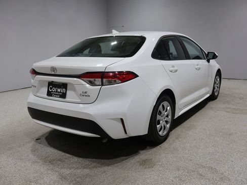 Used 2022 Toyota Corolla LE w/ Carpet Mat Package (TMS) FWD image 2