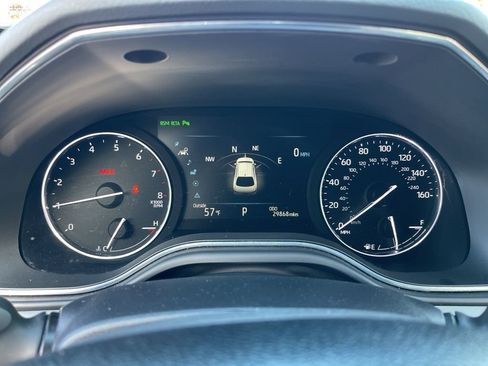 Used 2019 Toyota Avalon Limited image 9