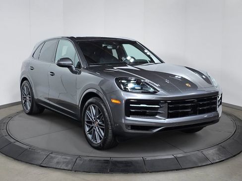 Used 2025 Porsche Cayenne AWD/4WD image 9