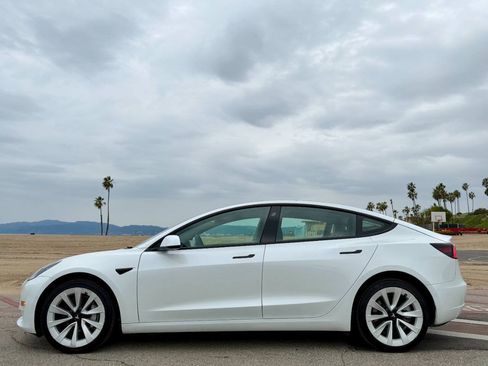 Used 2022 Tesla Model 3 Long Range AWD/4WD image 2
