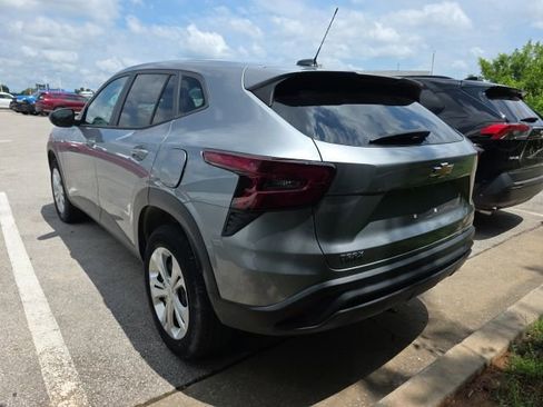 Used 2024 Chevrolet Trax LS FWD image 3