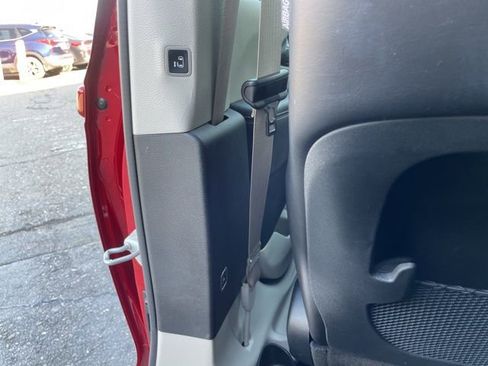 Used 2024 Chrysler Pacifica Touring-L image 27