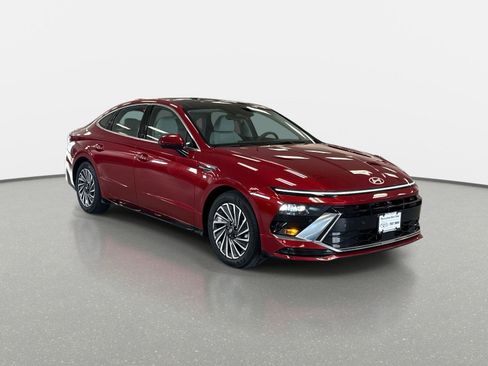 New 2025 Hyundai Sonata Limited image 3