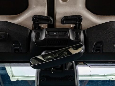 Used 2025 Jeep Gladiator Rubicon image 28