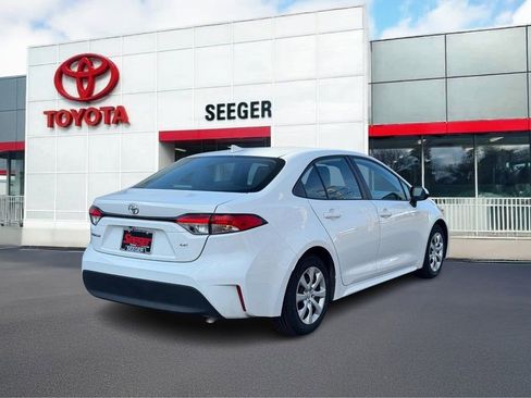 Used 2024 Toyota Corolla LE image 3