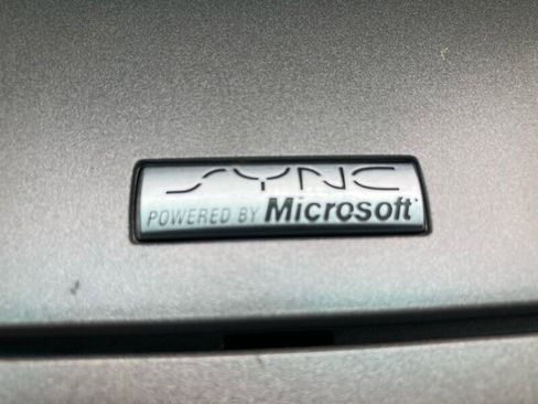 Used 2014 Ford Explorer XLT image 11