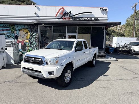 Used 2014 Toyota Tacoma PreRunner w/ SR5 Package RWD image 1