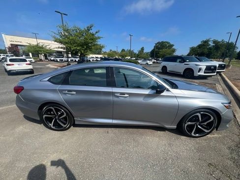Used 2022 Honda Accord Sport image 3