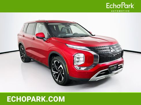 Used 2024 Mitsubishi Outlander SE image 1