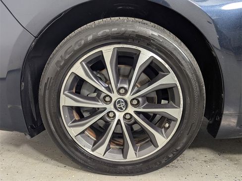 Used 2018 Toyota Avalon XLE Premium image 9