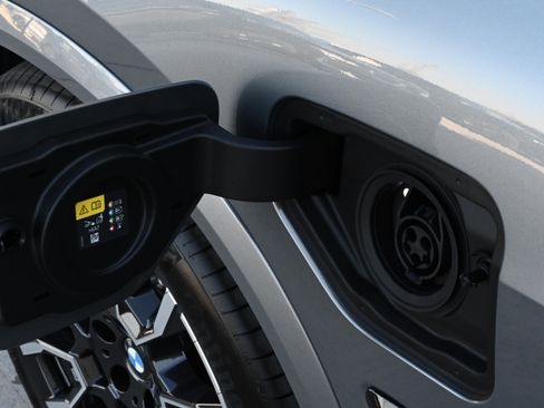 New 2026 BMW X5 xDrive50e w/ M Sport Package image 38