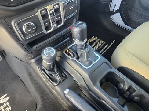 Used 2018 Jeep Wrangler Unlimited Sahara w/ Cold Weather Group image 19