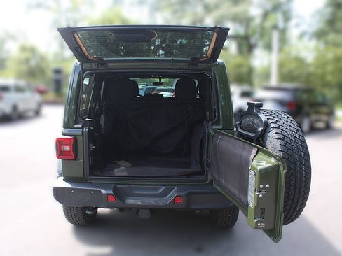 Used 2023 Jeep Wrangler Unlimited Sahara AWD/4WD image 9