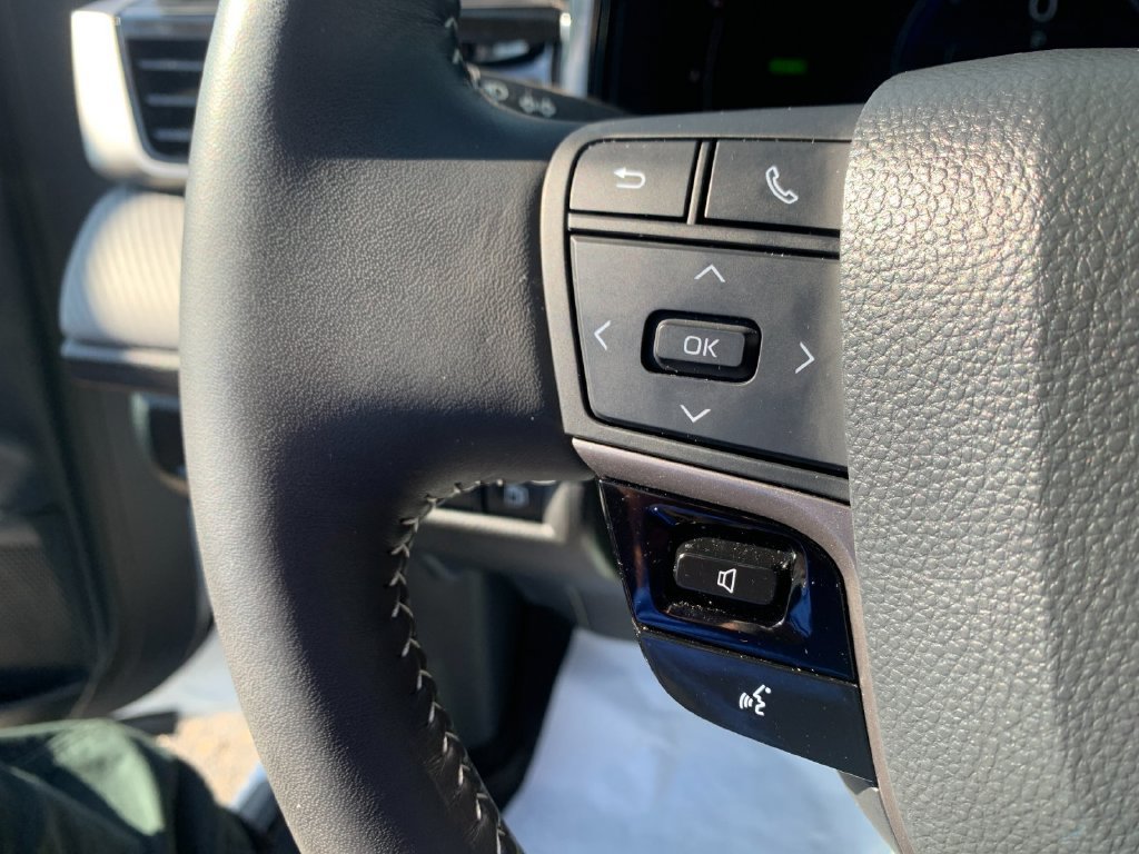 Used 2025 Toyota Camry SE w/ Convenience Package FWD image 27