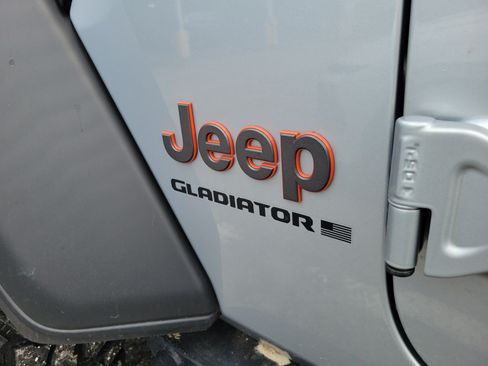 Used 2023 Jeep Gladiator Mojave w/ LED Lighting Group AWD/4WD image 7
