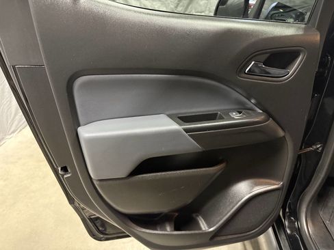 Used 2022 Chevrolet Colorado Z71 w/ Z71 Midnight Edition image 16