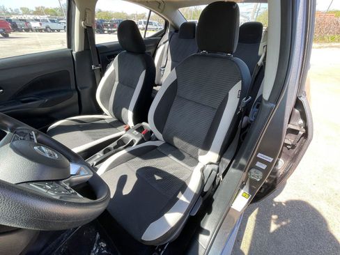 Used 2021 Nissan Versa SV image 9