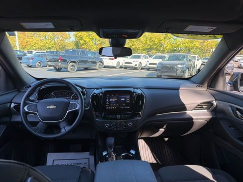 Used 2023 Chevrolet Traverse LT image 11