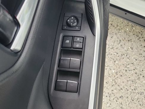 Used 2025 Toyota RAV4 XLE FWD image 22