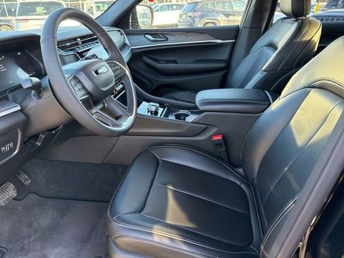 Used 2025 Jeep Grand Cherokee Limited w/ MOPAR Finishing Package image 22