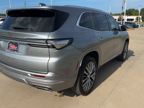 Used 2025 Buick Enclave Avenir w/ Super Cruise Package FWD image 8