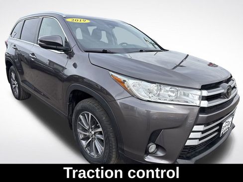 Used 2019 Toyota Highlander XLE image 8