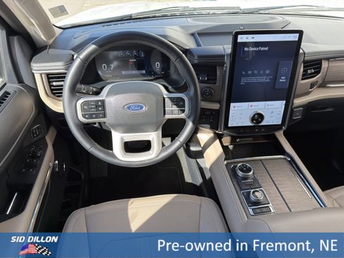 Used 2023 Ford Expedition Limited image 10