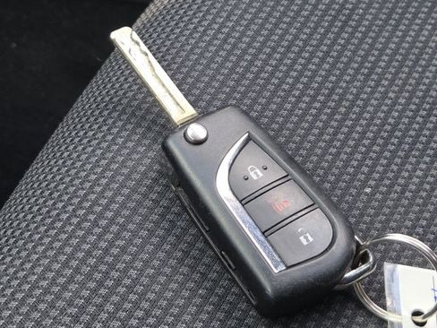Used 2020 Toyota RAV4 LE w/ All Weather Liner Package AWD/4WD image 21