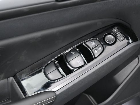 New 2025 Nissan Altima 2.5 SL image 18