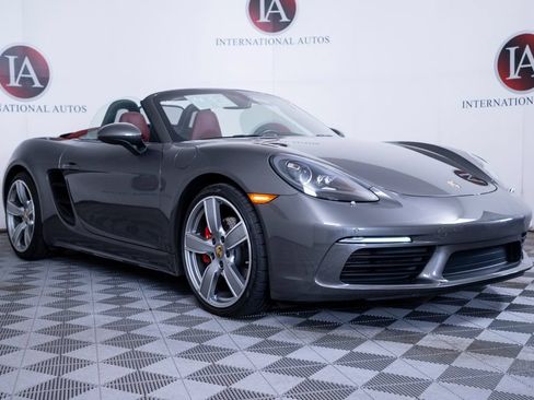 Used 2019 Porsche 718 Boxster RWD image 16