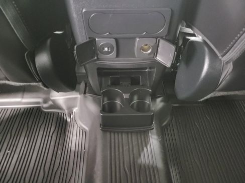 Used 2024 Ford Explorer XLT w/ Equipment Group 202A AWD/4WD image 22