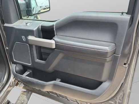 Used 2019 Ford F150 Platinum w/ Equipment Group 701A Luxury AWD/4WD image 12