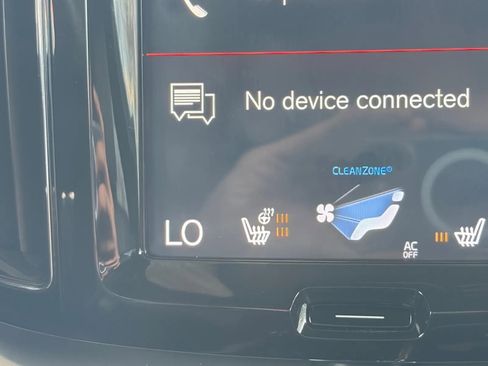 Used 2019 Volvo XC60 T5 Momentum w/ Multimedia Package image 20