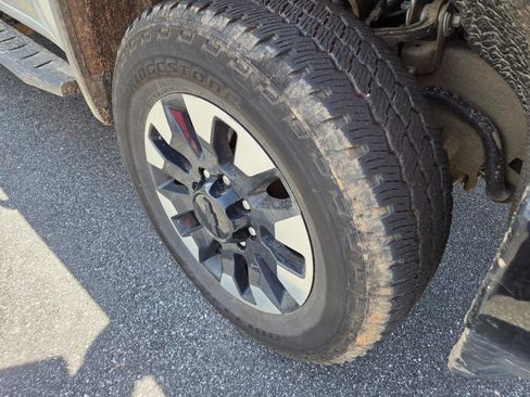 Used 2020 Chevrolet Silverado 2500 Custom w/ Custom Value Package image 4