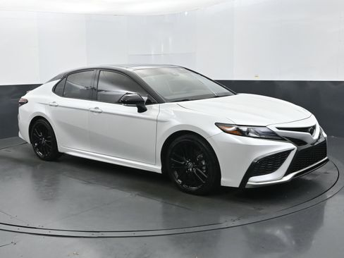 Used 2023 Toyota Camry XSE image 7