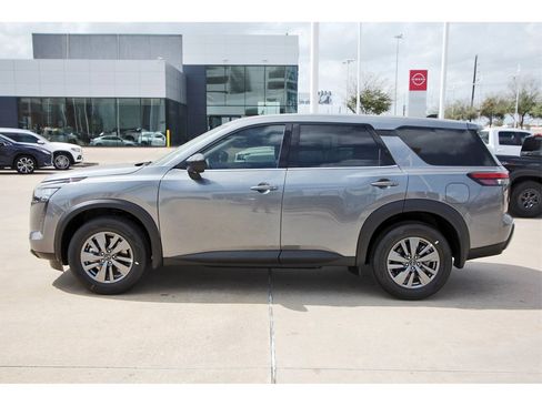 New 2026 Nissan Pathfinder S image 3