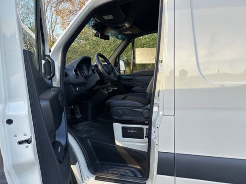 New 2025 Mercedes-Benz Sprinter 2500 image 12