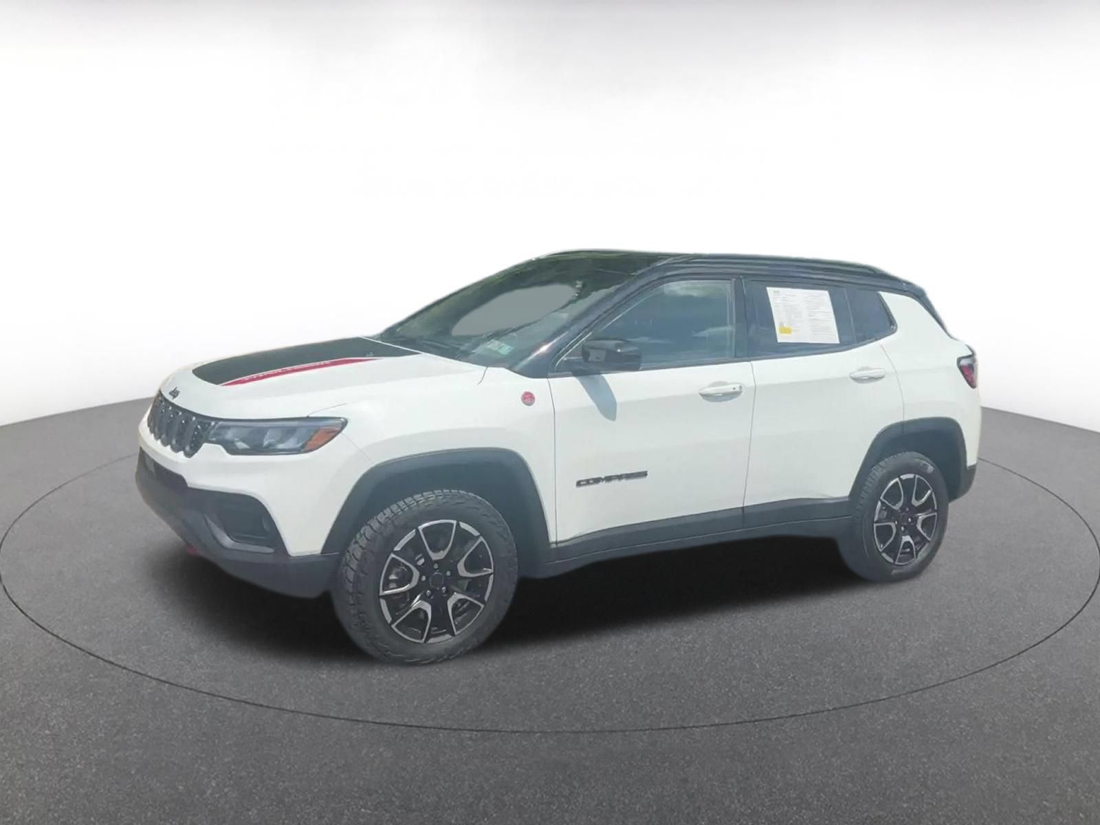 Used 2025 Jeep Compass Trailhawk AWD/4WD image 7