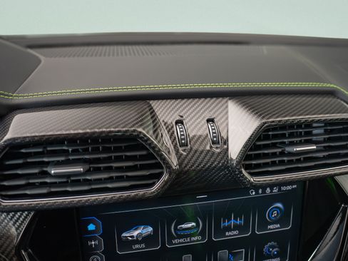 Used 2024 Lamborghini Urus Performante AWD/4WD image 16