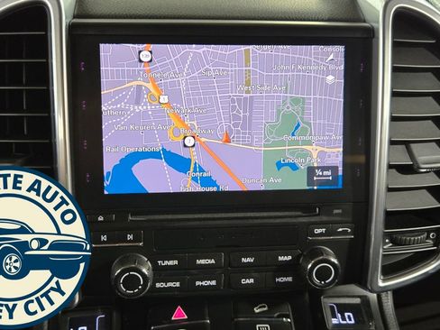 Used 2018 Porsche Cayenne Platinum Edition image 15