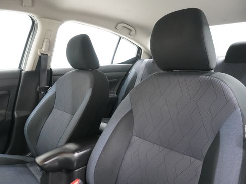 Used 2023 Nissan Versa SV FWD image 11