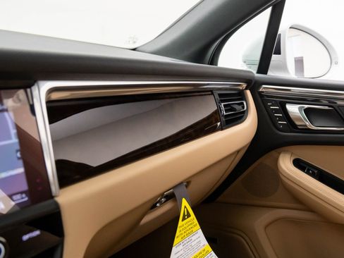 Certified 2026 Porsche Macan AWD/4WD image 26