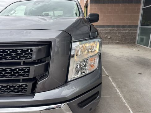 Used 2024 Nissan Titan SV w/ SV Convenience Package image 11