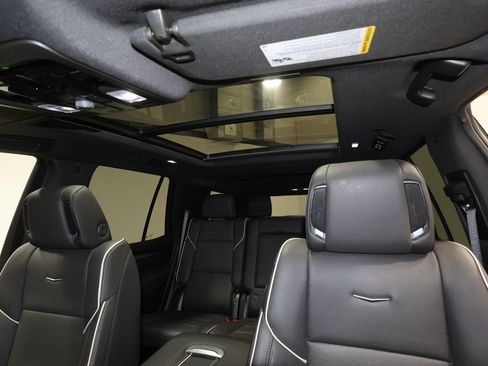 Certified 2025 Cadillac Escalade Premium Luxury w/ Touring Package AWD/4WD image 18