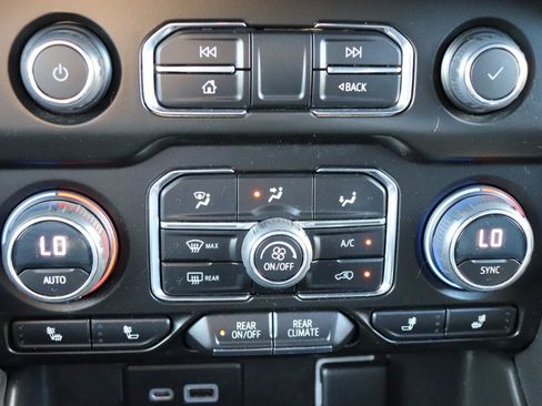 Used 2023 Chevrolet Suburban LT AWD/4WD image 38