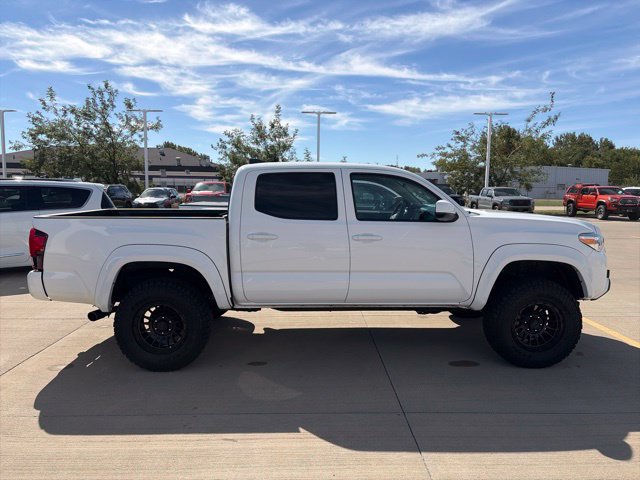 Used 2022 Toyota Tacoma SR AWD/4WD image 7