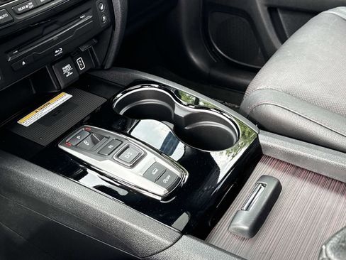 Certified 2022 Honda Pilot Black Edition image 8