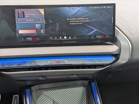 Used 2025 BMW X3 xDrive30i w/ Premium Package image 16