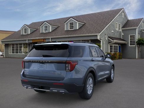 Used 2025 Ford Explorer Active w/ Active Comfort Package RWD image 8
